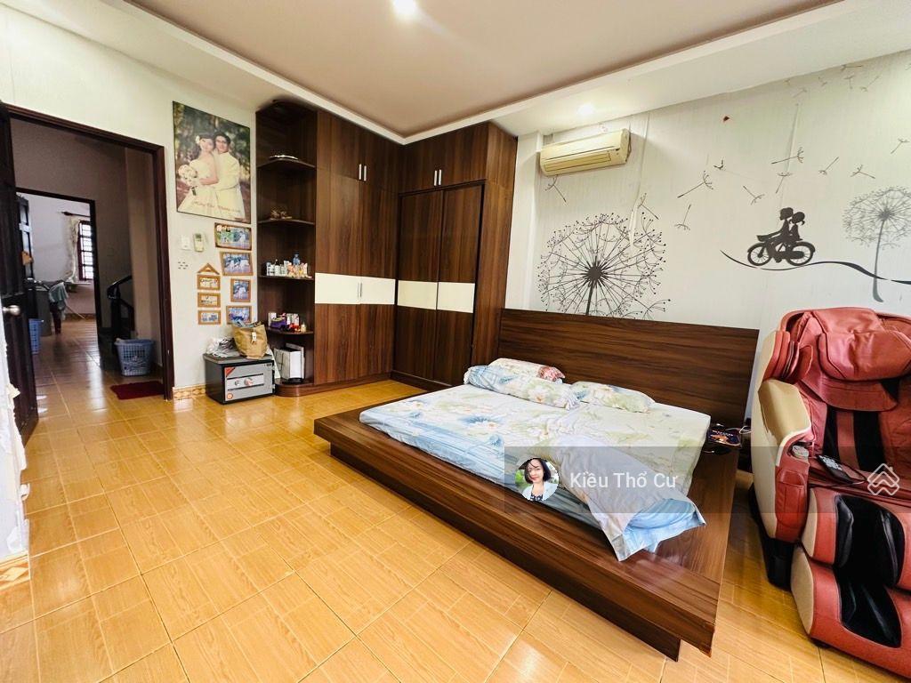 Bán nhà riêng man thiện, tặng hồ cá koi, 6,3 tỷ, 94m2, 4pn, hxh, shr, view đẹp hot!