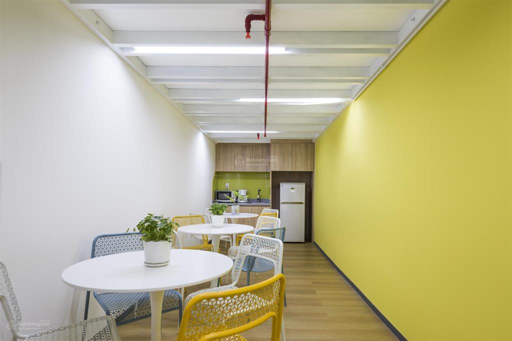 Cho thuê mặt bằng văn phòng khu trung tâm, dân cư đông đúc quận 10