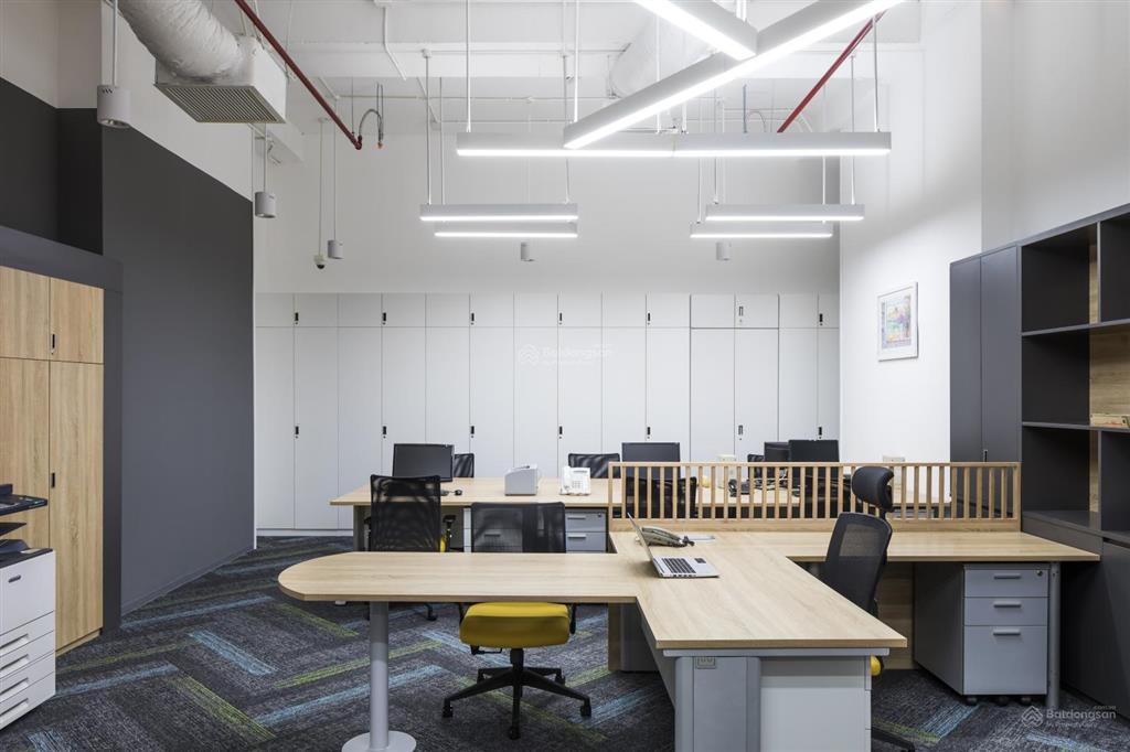 Cho thuê mặt bằng văn phòng khu trung tâm, dân cư đông đúc quận 10