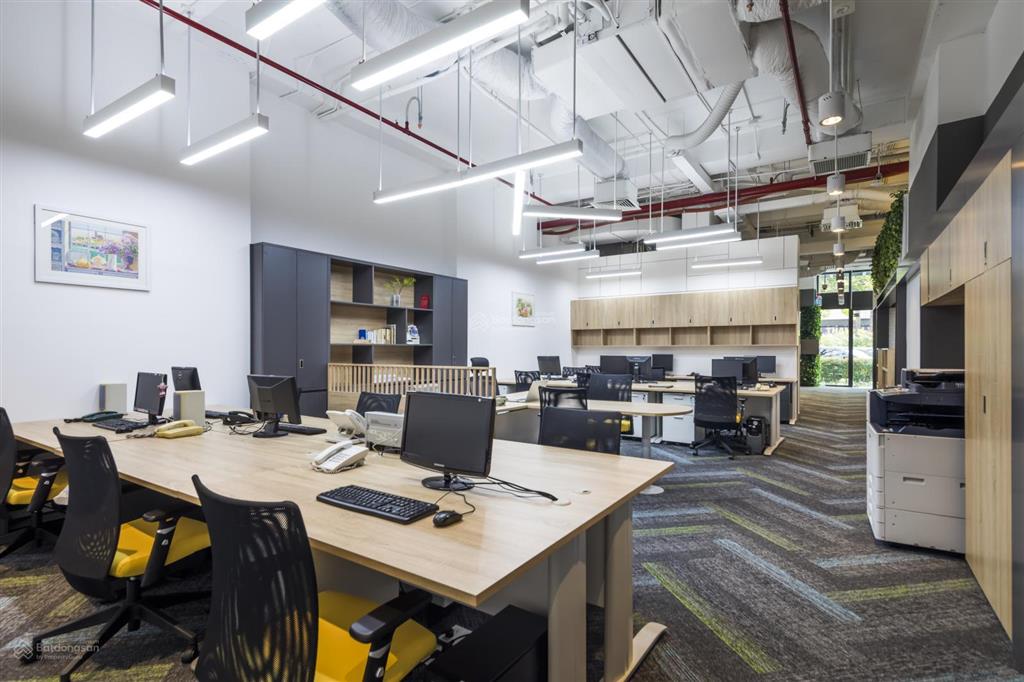 Cho thuê mặt bằng văn phòng khu trung tâm, dân cư đông đúc quận 10