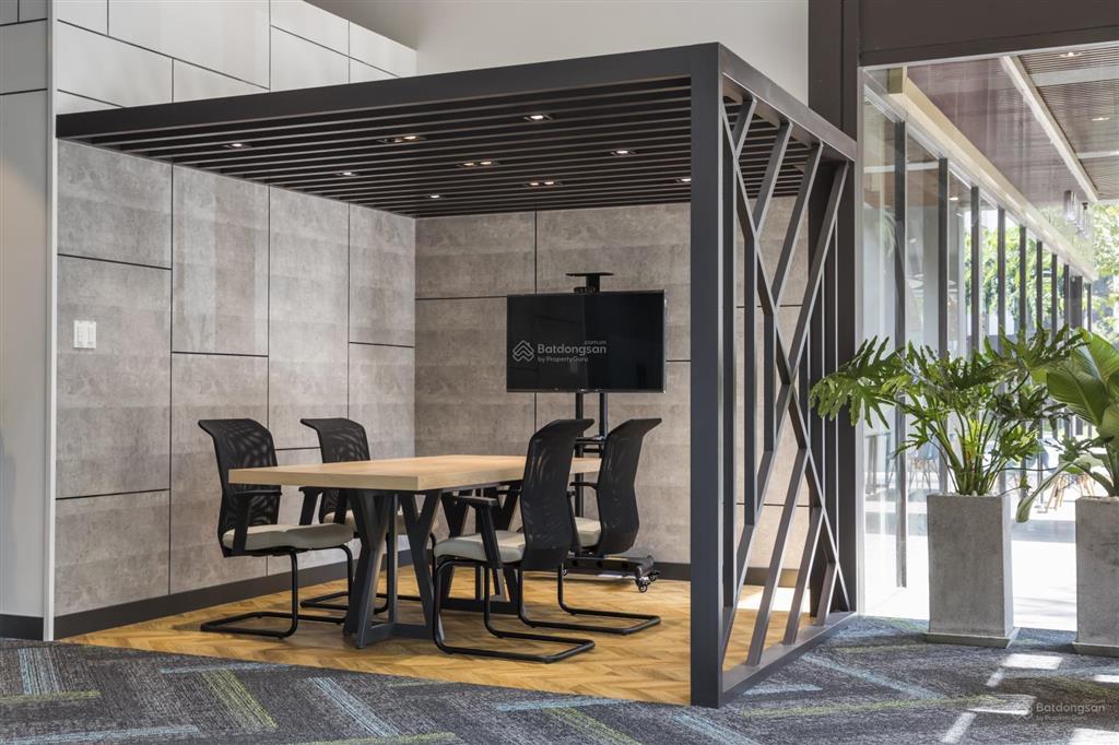 Cho thuê mặt bằng văn phòng khu trung tâm, dân cư đông đúc quận 10