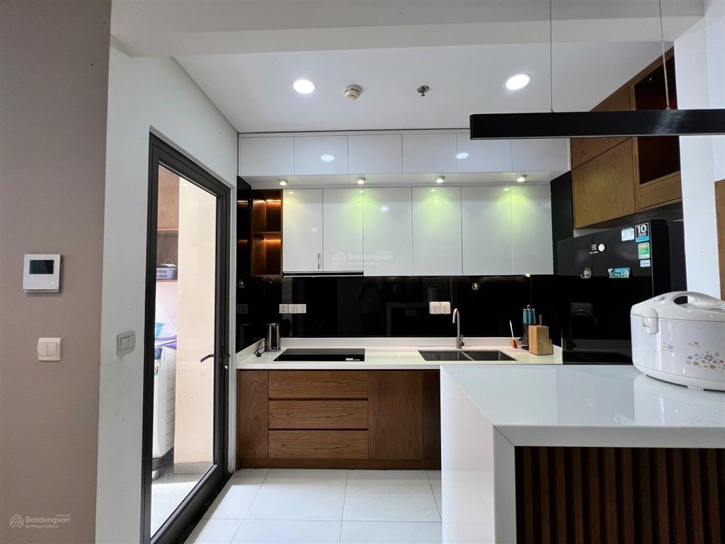 Cho thuê dài hạn căn hộ 2pn full nội thất nhà đẹp, ban công đông nam, check in ngay