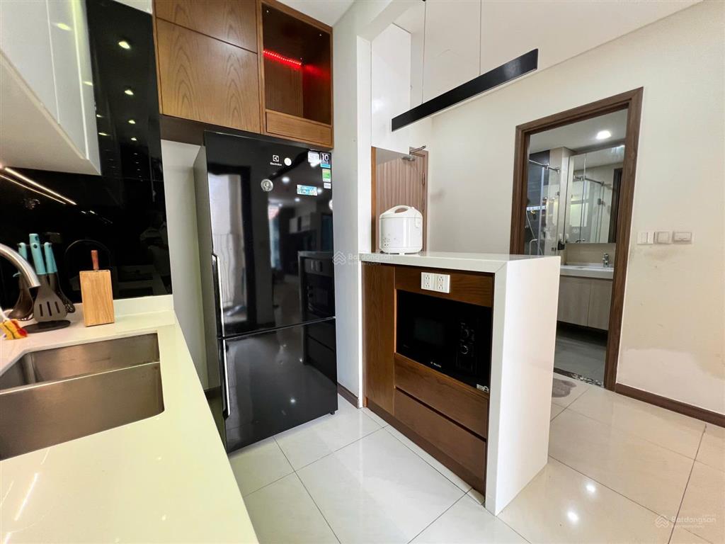 Cho thuê dài hạn căn hộ 2pn full nội thất nhà đẹp, ban công đông nam, check in ngay