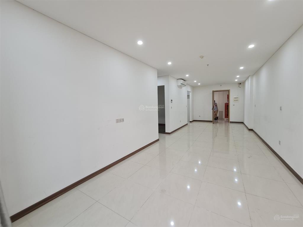 Căn hộ nội thất cơ bản cho thuê tại hà đô centrosa, quận 10