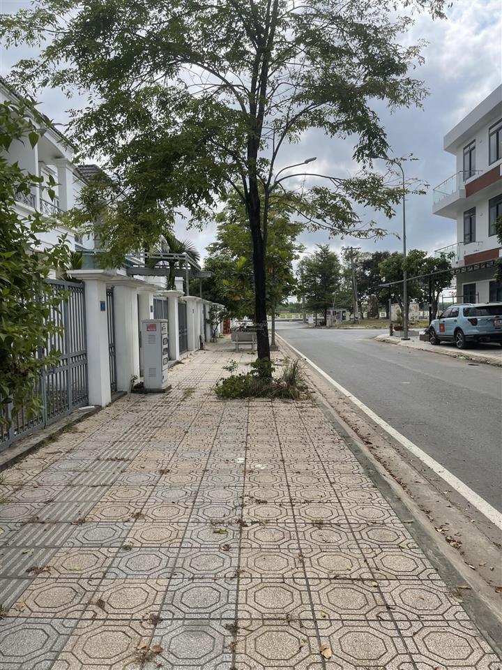 Cần bán gấp nhà phố vườn, 1 trệt 1 lầu  6x22,5, 135m2 giá tốt, shr giao dịch nhanh chóng