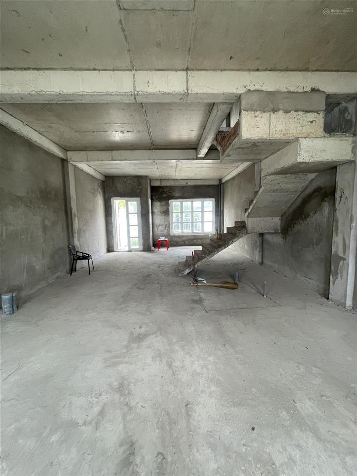 Bán nhà 1 trệt 1 lầu, 6x22,5  135m2, giá 6 tỷ, shr, dự án thăng long home hiệp phước