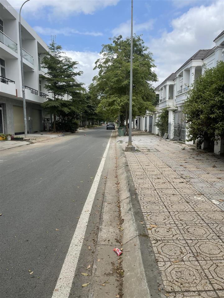 Bán nhà 1 trệt 1 lầu, 6x22,5  135m2, giá 6 tỷ, shr, dự án thăng long home hiệp phước