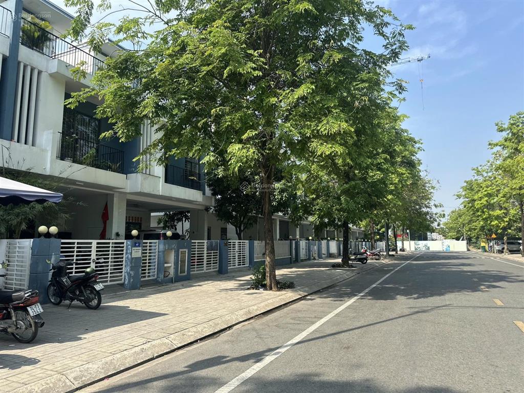 Cần bán nhà phố 1 trệt 2 lầu, 5x25125m2, giá 11,5 tỉ, kdc thăng long home hưng phú