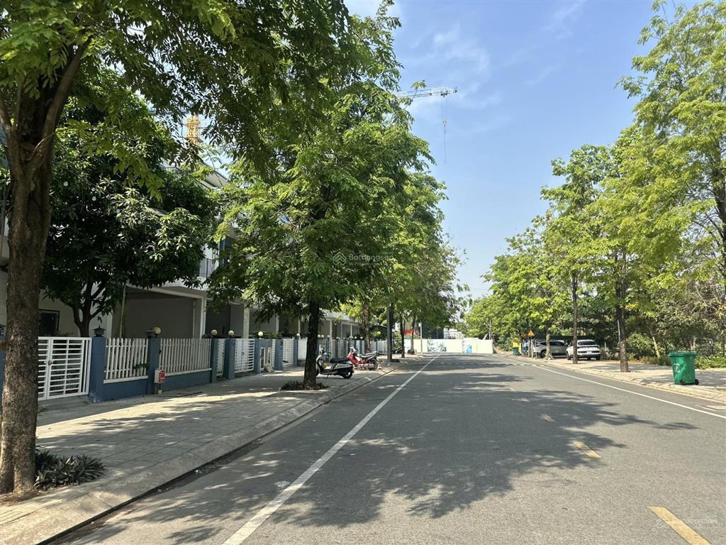 Cần bán nhà phố 1 trệt 2 lầu, 5x25125m2, giá 11,5 tỉ, kdc thăng long home hưng phú