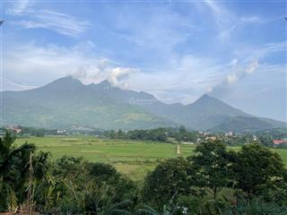 Bán lô đất đẹp có sẵn nhà ở, phù hợp nghỉ dưỡng cuối tuần.