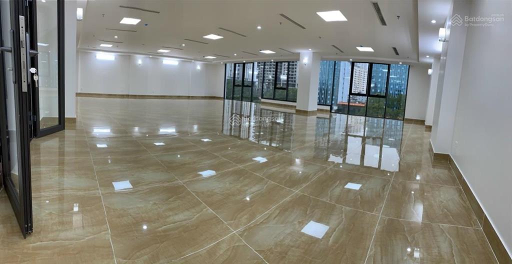 Nhà 34 mặt phố nguyễn đình hoàn  cầu giấy  bán trực tiếp