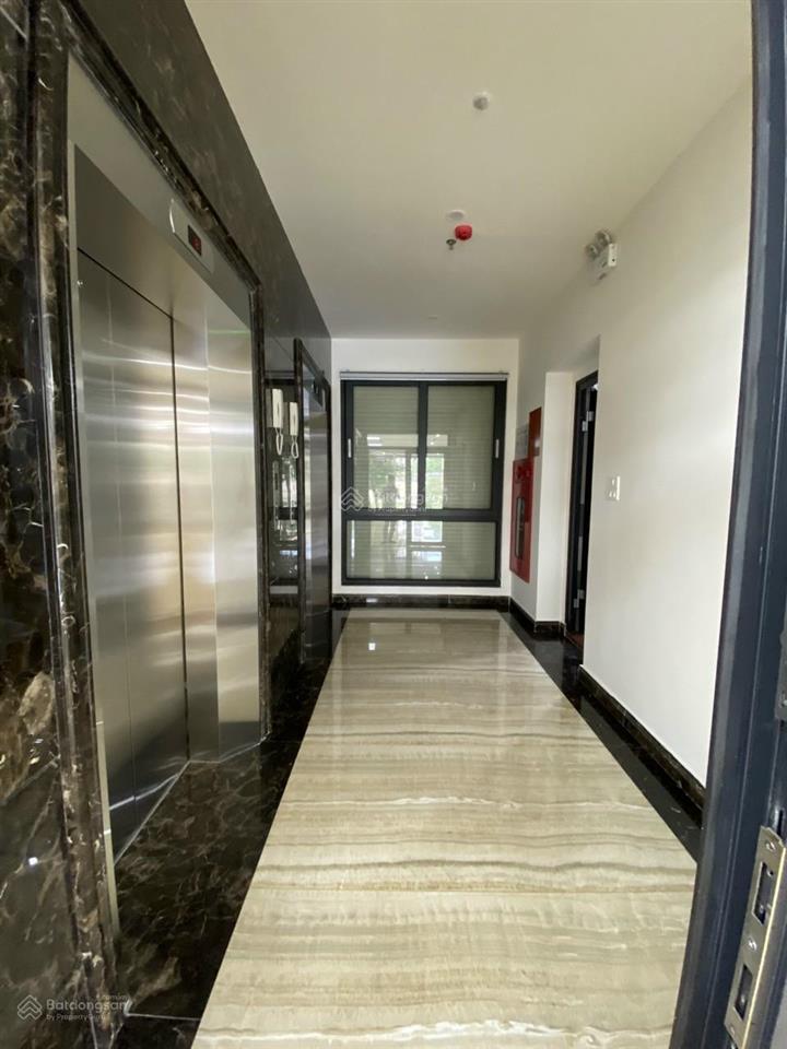 Nhà 34 mặt phố nguyễn đình hoàn  cầu giấy  bán trực tiếp