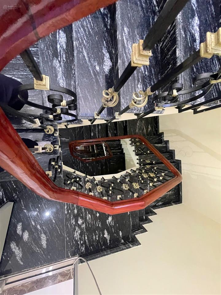 Nhà 21 phú giá  p tây hồ 350m2 bán trực tiếp 8 tầng 1 hầm.