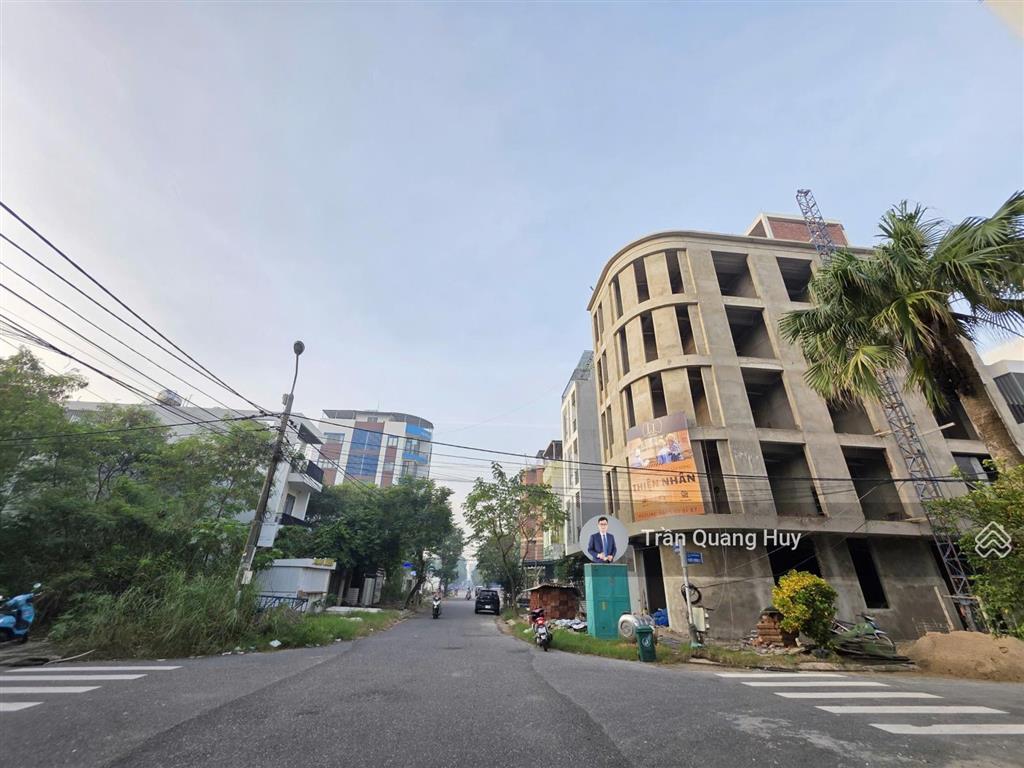 Chủ cần bán mt nguyễn đình vị trí rất đẹp, xung quanh nhiều tòa căn hộ đã xây dựng giá rẻ 12,x tỷ