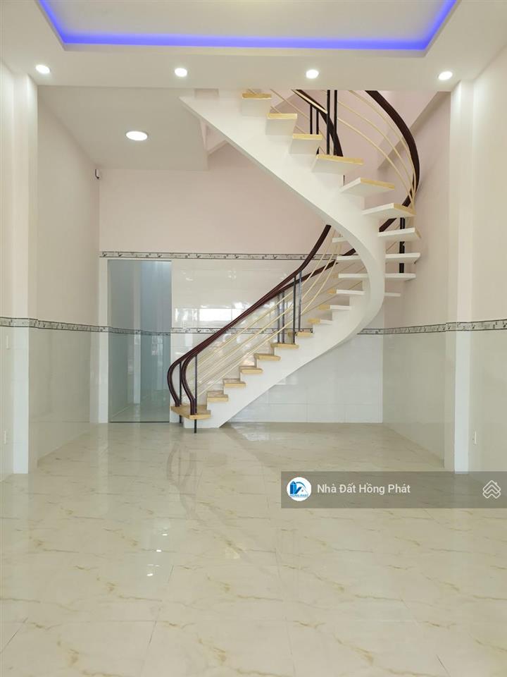 Nhà 2 lầu mặt tiền lê lợi, dt 4.7x19m, gần nhà thờ tân hiệp, hóc môn