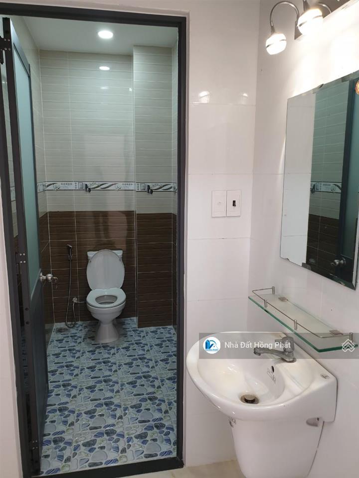 Nhà 2 lầu mặt tiền lê lợi, dt 4.7x19m, gần nhà thờ tân hiệp, hóc môn