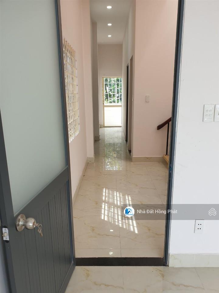 Nhà 2 lầu mặt tiền lê lợi, dt 4.7x19m, gần nhà thờ tân hiệp, hóc môn