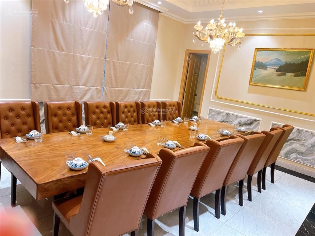 Cho thuê nhà mặt tiền lê lai, quận 1. dt 20x25m, 1 trệt, 3 lầu. dtsd 1.500m2