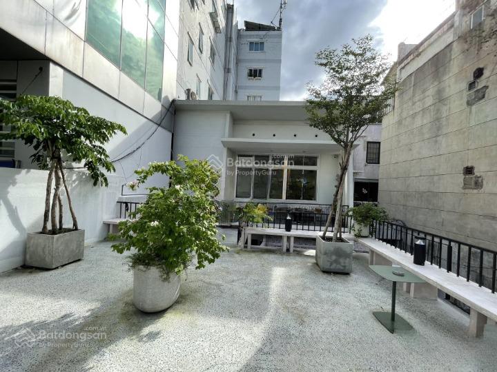 Cho thuê nhà mặt tiền phan kế bính, quận 1. dt 15x35m, 1 trệt, 1 lầu. dtsd 1.800m2
