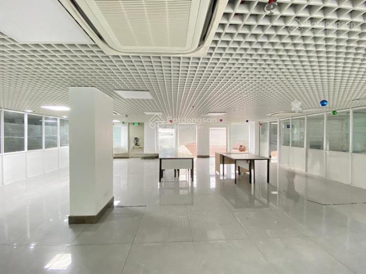 Cho thuê nhà mặt tiền cách mạng tháng tám, quận 3. dt 10x30m. 1 hầm, 1 trệt, 5 lầu. dtsd 1.000m2