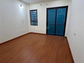 Bán nhà riêng mới tinh thang máy 30m2 x 5 tầng  chỉ 10 tỷ tại hoàng quốc việt