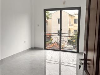 Bán nhà 40m2 x 6 tầng hoàng quốc việt, 12.5 tỷ có thang máy