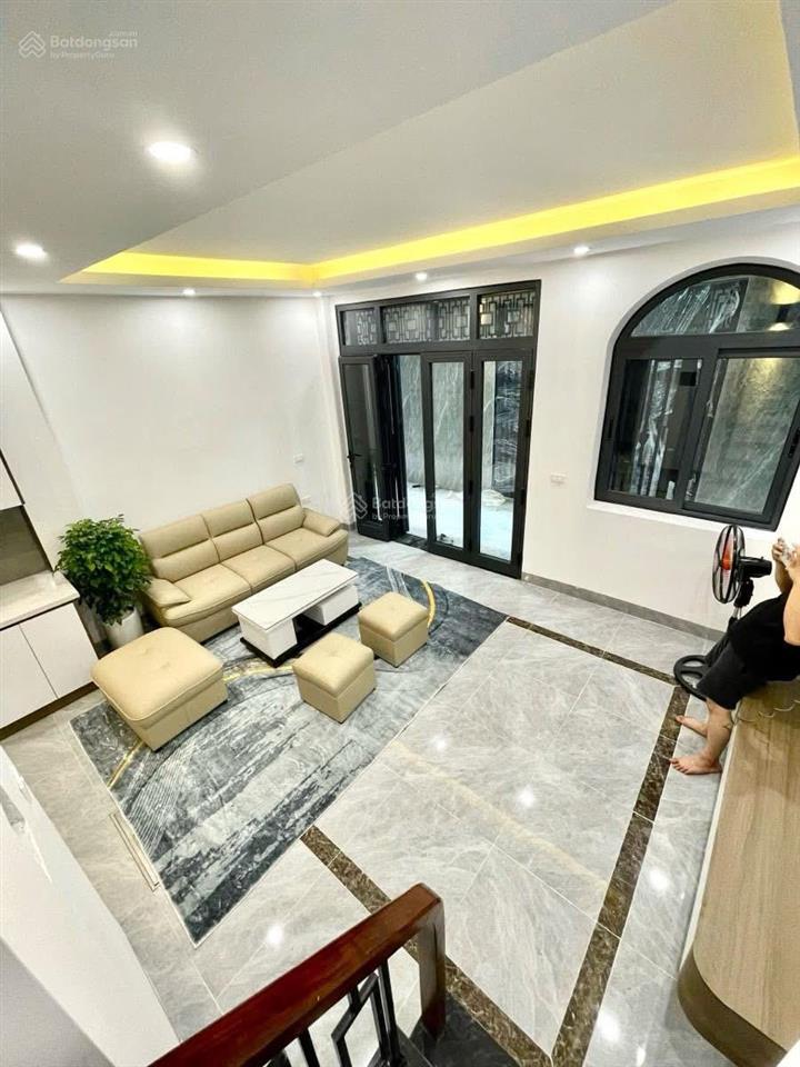 Chủ nhà gửi , bán nhà mới xây cực đẹp ,yên hòa cầu giấy . diện tích vừa xinh , giá siêu hợp lý!
