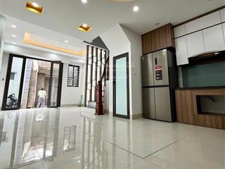 Nhà gần dh công nghiệp full nội thất ô tô đỗ ngay nhà .
36m2 x 5 tầng . 0978 665 ***