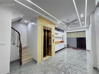 Nhà 6 tầng thang máy full đồ cách phố 30m