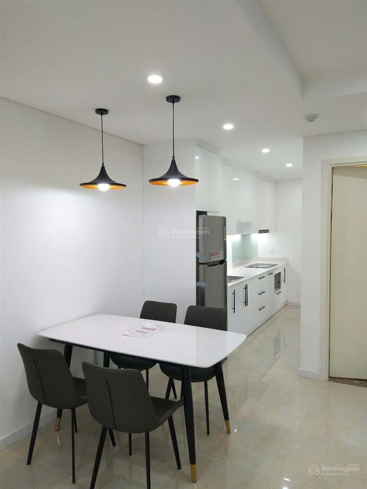 Chính chủ cần bán gấp căn hộ tầng trung view thoáng tòa c7 vinhomes d'capitale 2 pn 70m2 giá 7,2 tỷ