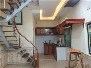 Nhà chắc đẹp nhỉnh 1.xx tỷ gần ô tô tránh  gần hồ tây. phù hợp khách ít tiền