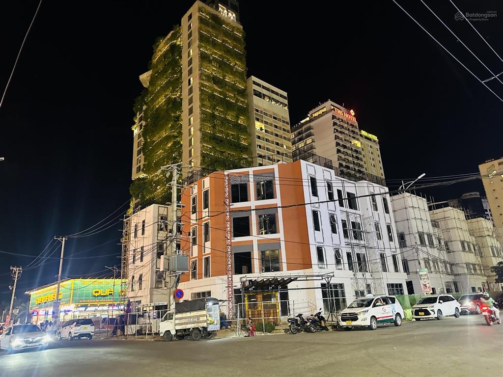 Cho thuê nhà 4 tầng mt đường trần bạch đằng ngang 15m