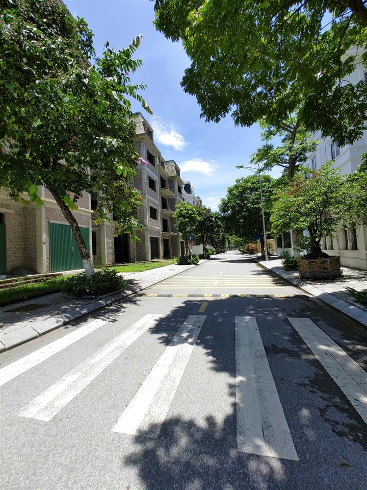 BÁN 230M2 BIỆT THỰ NV24 KĐT LIDECO NGAY GẦN ĐƯỜNG 422 (0915458886)