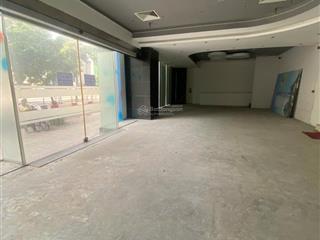 Cho thuê văn phòng tại khánh hội 220m2, mặt tiền 18m, mặt tiền tòa nhà rộng 20m, view đẹp