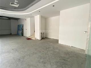 Sàn văn phòng mặt tiền trần não diện tích 200m2