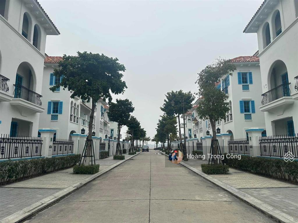 Bán căn biệt thự song lập, nhìn ra đảo rều, dt gần 203m2, giá 26 tỷ trục thông ra biển