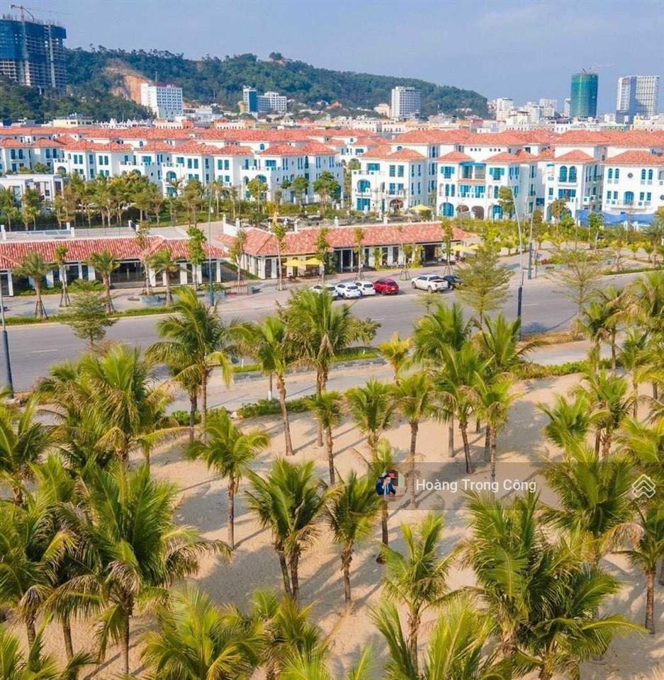 Bán căn biệt thự song lập, nhìn ra đảo rều, dt gần 203m2, giá 26 tỷ trục thông ra biển