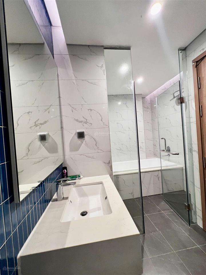 Cho thuê căn 2pn2vs 72m2 view biển hướng đn thoáng mát, full nội thất chung cư icon40 hạ long