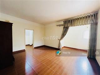 Bán biệt thự sân vườn hồ bơi nguyễn văn hưởng phường thảo điền quận 2 diện tích 15x26 cn390m2 giá..