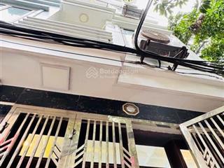 Chị tôi bán gấp nhà khương trungmặt ngõ thông oto đỗ cửa 2 mặt thoáng 40m2x 4tầng, 8.1 tỷ