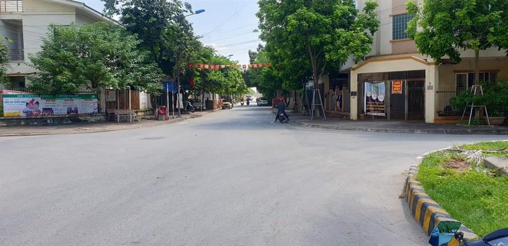 CẦN BÁN LIỀN KỀ TÂN TÂY ĐÔ NẰM GẦN ĐƯỜNG 32 (0915458886)