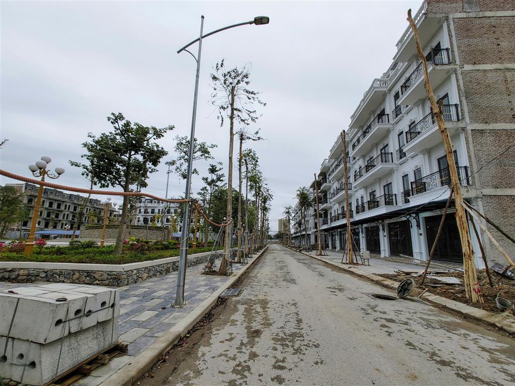 CHỦ NHÀ CẦN THÀNH KHOẢN LIỀN KỀ 1 HƯỚNG TÂY NAM KĐT ĐÔNG DƯƠNG RESIDENCE (0915458886)