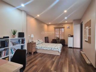 Bán căn hộ 2 phòng ngủ  mặt biển  tầng cao  60m2  giá 5,6 tỷ.