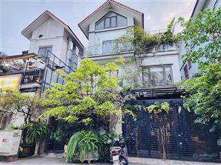 Biệt thự thành phố giao lưu  diện tích khủng  giá không gửi sàn.