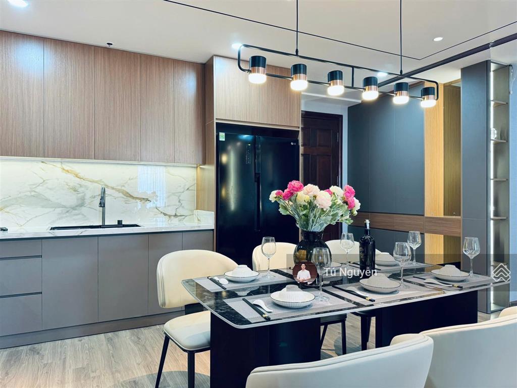 Chính chủ bán căn 2 phòng ngủ 82m2 hei tower số 1 ngụy như kon tum. giá 7.5 tỷ