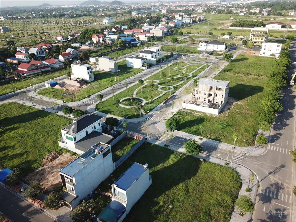 Chính chủ tôi cần bán vài lô vinaconex phổ yên trước tết giá tốt nhất khu vực. dt 100m2 mt 5m