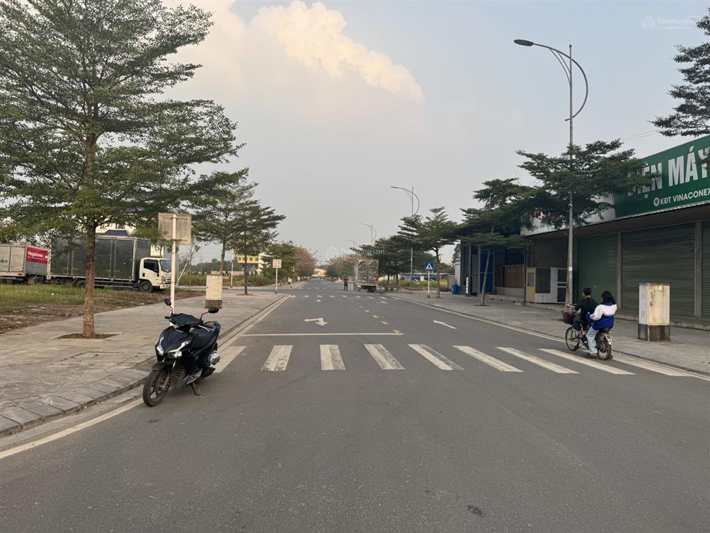 Chính chủ tôi cần bán vài lô vinaconex phổ yên trước tết giá tốt nhất khu vực. dt 100m2 mt 5m