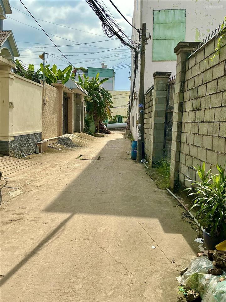 Bán nhà 3 tầng, chỉ 6,2tỷ dt 6,5x19,5m  100m2 mt đường số 7, hbp ql13, ô tô tránh