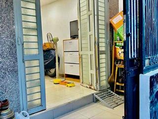 Cần tiền bán gấp lê văn sỹ, q3 giá 4 tỷ 6. dt 35m2. 3,5x10m. 3 tầng, hẻm 3m