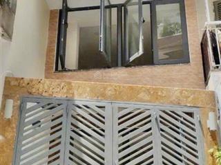 Chủ cần tiền bán gấp nhà lê văn sỹ q3, hai mặt tiền. dt 48m2, 3 tầng, 3,9x12m, hẻm xe hơi